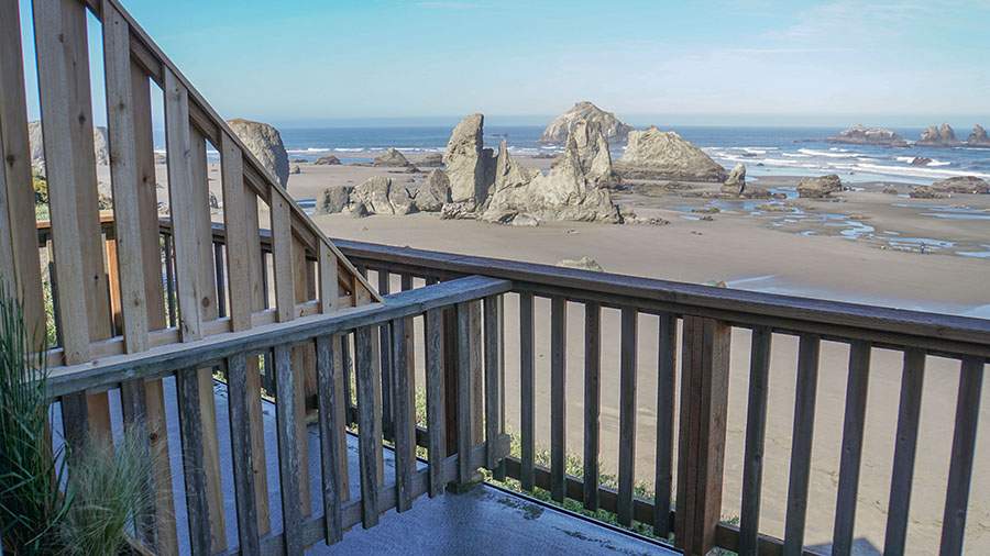 Face Rock Retreat: Deck 02