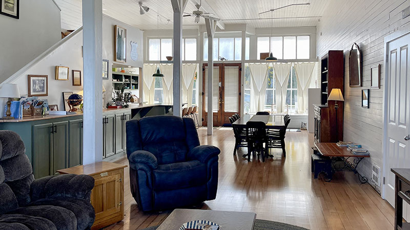 Bandon Historic River House